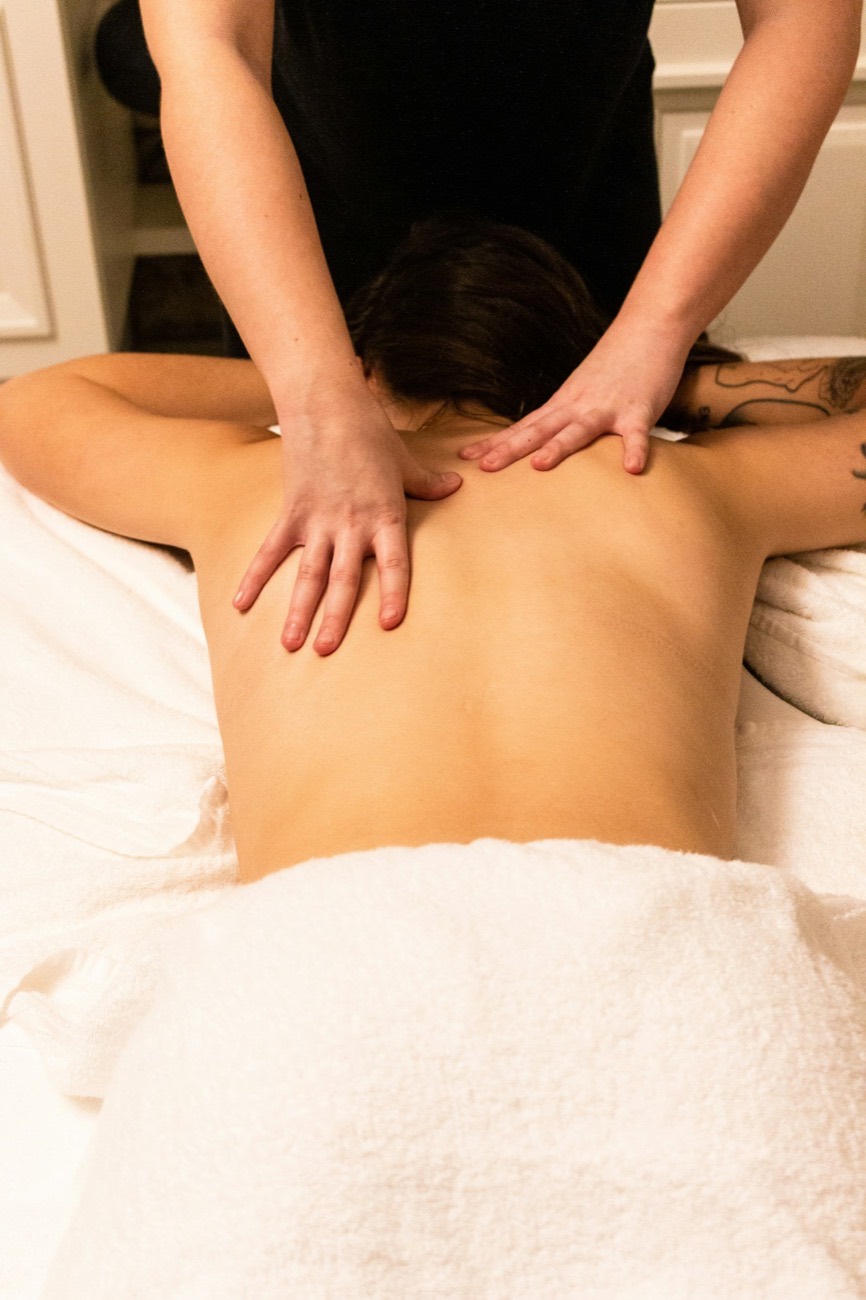 A gentle, fully-supported back massage with soft towels